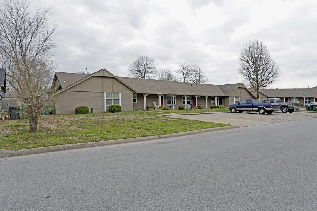 1500-1510 Janda Rd in Rogers, AR - Building Photo