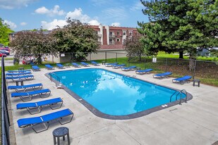 Eastwood on Grand in West Des Moines, IA - Building Photo