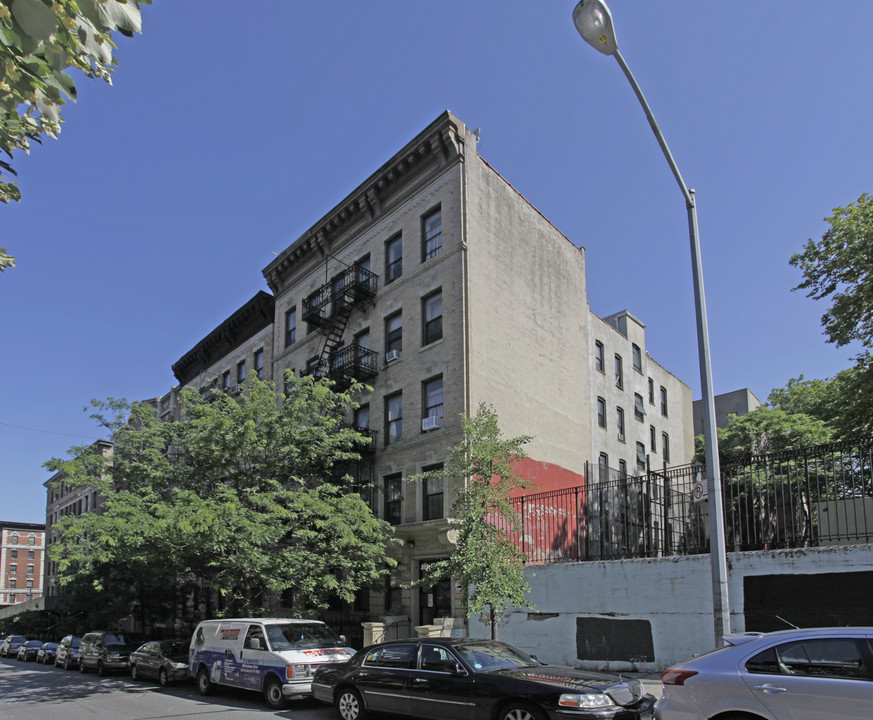 561-563 W 140th St in New York, NY - Foto de edificio