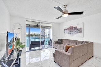 2999 Point E Dr in Aventura, FL - Building Photo - Building Photo