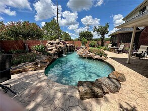 7002 Greatwood Trails Ct in Sugar Land, TX - Building Photo - Building Photo