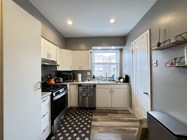 5516 N Kenmore Ave, Unit 003 in Chicago, IL - Foto de edificio - Building Photo