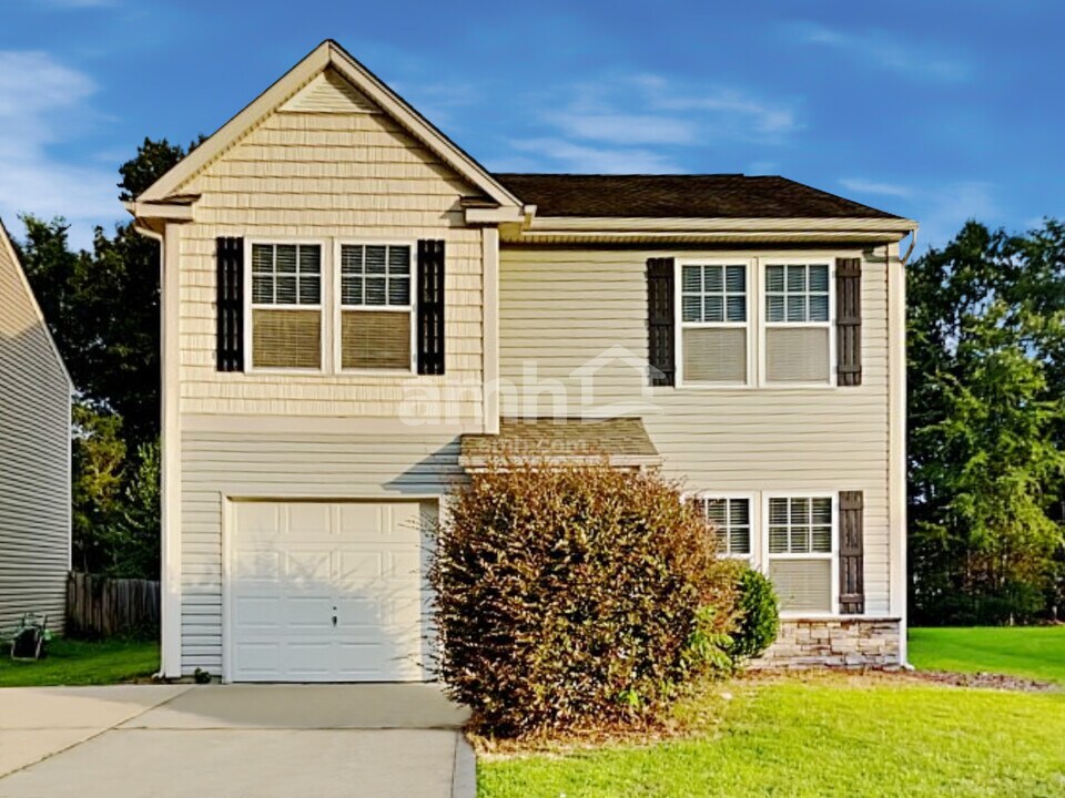 15709 Lakepoint Forest Dr in Charlotte, NC - Foto de edificio