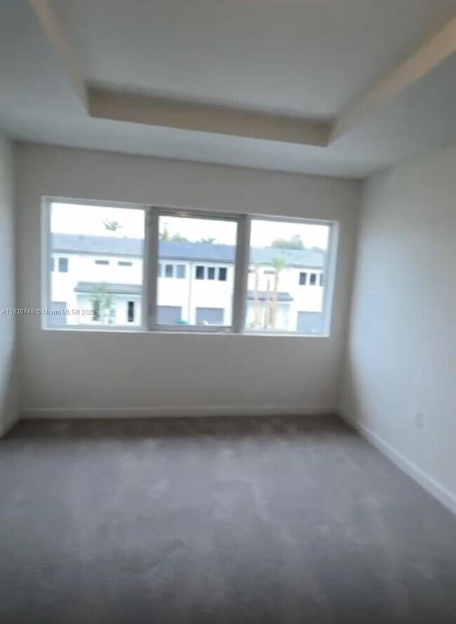 5145 SW 37th St in Pembroke Park, FL - Building Photo - Building Photo
