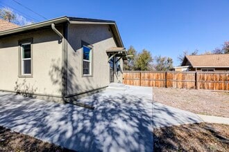 915 Irving St in Denver, CO - Building Photo - Building Photo
