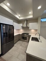 536 S El Molino Ave in Pasadena, CA - Building Photo