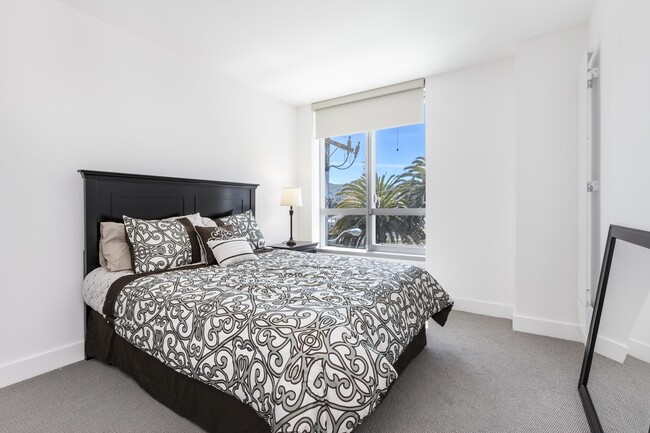 8 Buchanan St, Unit 403
