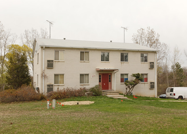 Challis Apartments in Brighton, MI - Foto de edificio - Building Photo