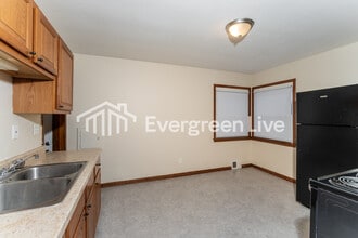 4806 W Hampton Ave in Milwaukee, WI - Building Photo - Building Photo