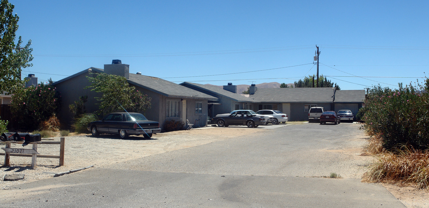 21071 Nisqually Rd in Apple Valley, CA - Building Photo