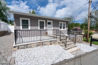1 Lambert Rd in West Milford, NJ - Building Photo - Building Photo