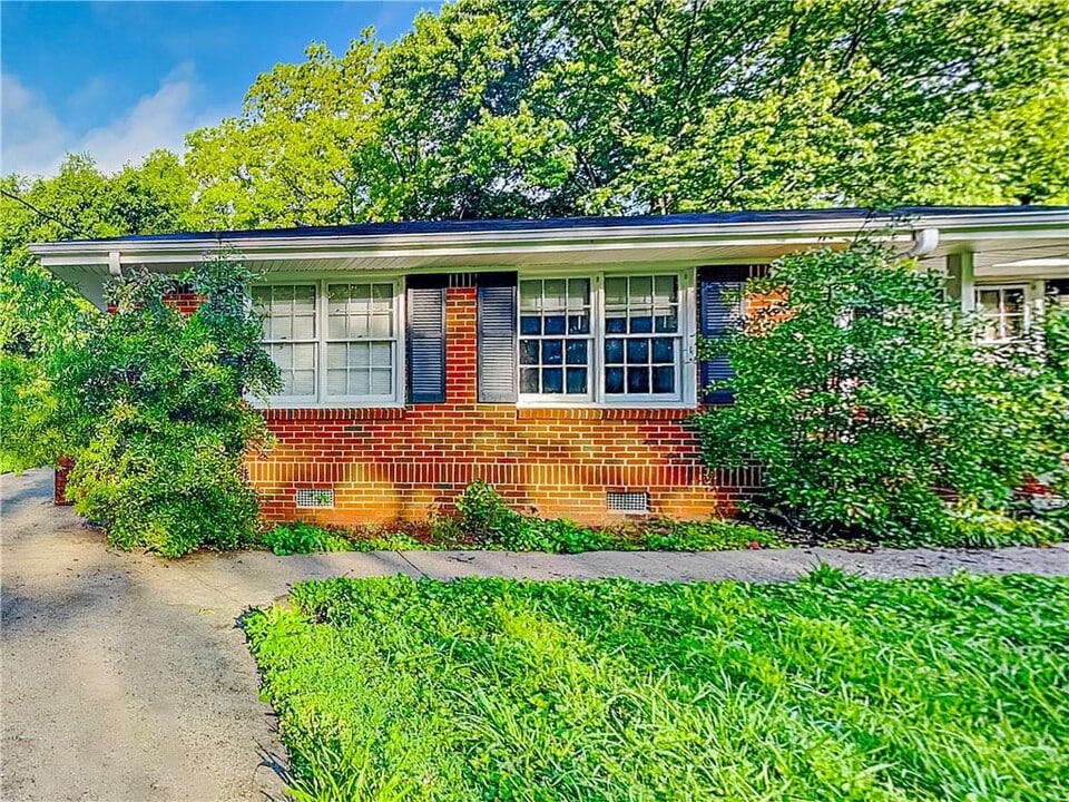 6080 Mulberry St in Austell, GA - Building Photo