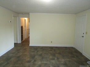 1045 Lewis Rd in Sumter, SC - Building Photo - Building Photo