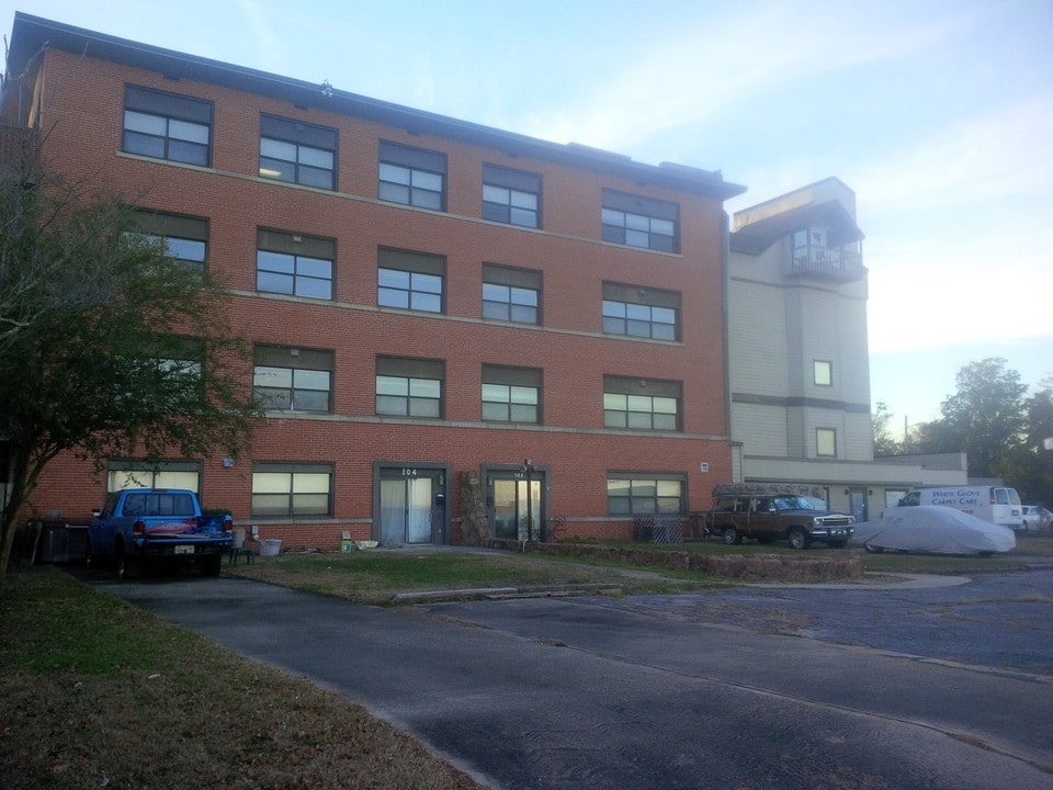 1213 Riverside Ave in Elizabeth City, NC - Building Photo