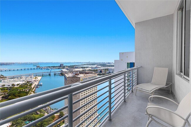 325 S Biscayne Blvd in Miami, FL - Building Photo - Building Photo