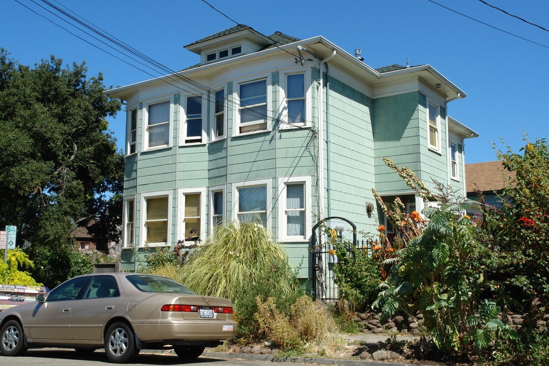 2003 Essex St in Berkeley, CA - Foto de edificio