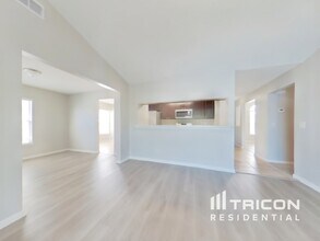 12565 Blue Lagoon Trail in Jacksonville, FL - Foto de edificio - Building Photo