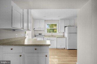6064 Drum Point Rd in Deale, MD - Building Photo - Building Photo