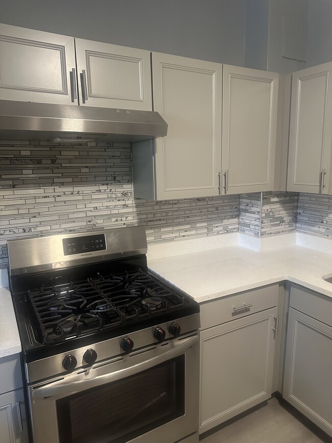 7125 S Woodlawn Ave, Unit Unit2 in Chicago, IL - Foto de edificio - Building Photo