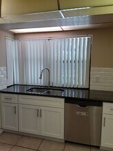 8349 Forest Oaks Blvd in Spring Hill, FL - Foto de edificio - Building Photo