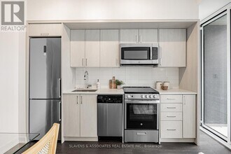 1-301 Cardiff Rd in Toronto, ON - Building Photo - Building Photo