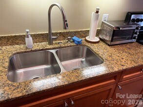 4620 Piedmont Row Dr in Charlotte, NC - Foto de edificio - Building Photo