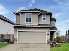 847 NW 1st Ave in Canby, OR - Building Photo