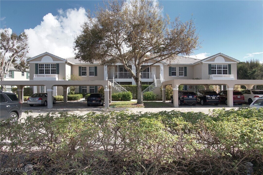 850 Tanbark Dr in Naples, FL - Building Photo