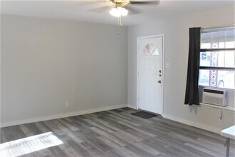 2303 Towbridge Cir in Austin, TX - Building Photo - Building Photo