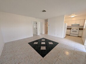 208 NW 43rd Ct in Oakland Park, FL - Building Photo - Building Photo