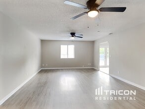 3413 Yule Tree Dr in Edgewater, FL - Foto de edificio - Building Photo