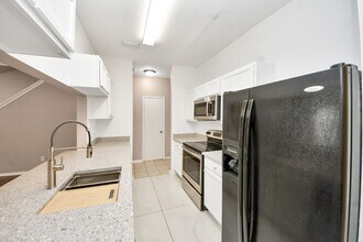 3218 Holly Hall St in Houston, TX - Building Photo - Building Photo
