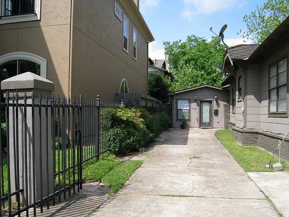 2008 Woodhead St in Houston, TX - Building Photo