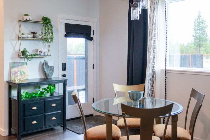 16455 Bassett Rd in La Pine, OR - Foto de edificio