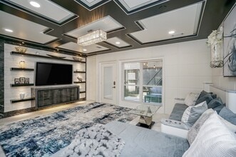 5711 Sugar Hill Dr in Houston, TX - Building Photo - Building Photo