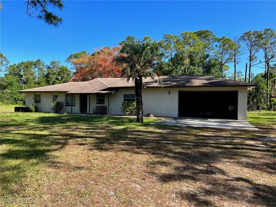 11721 Fox Hill Rd in North Fort Myers, FL - Building Photo