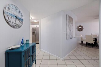 5281 Isla Key Blvd S, Unit 206 in St. Petersburg, FL - Foto de edificio - Building Photo