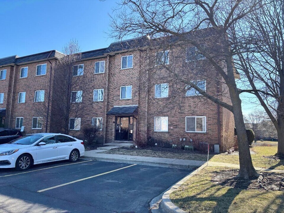 2612 Pirates Cove in Schaumburg, IL - Building Photo