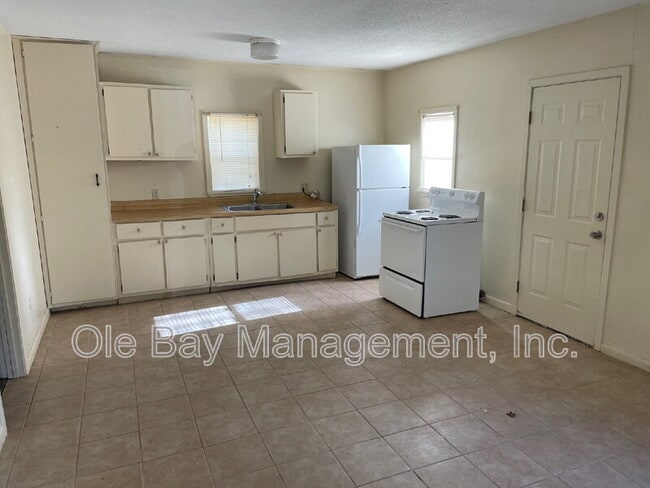 400 Hall Ave in Bay Minette, AL - Building Photo - Building Photo