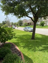 3922 Devrne Dr in College Station, TX - Foto de edificio - Building Photo