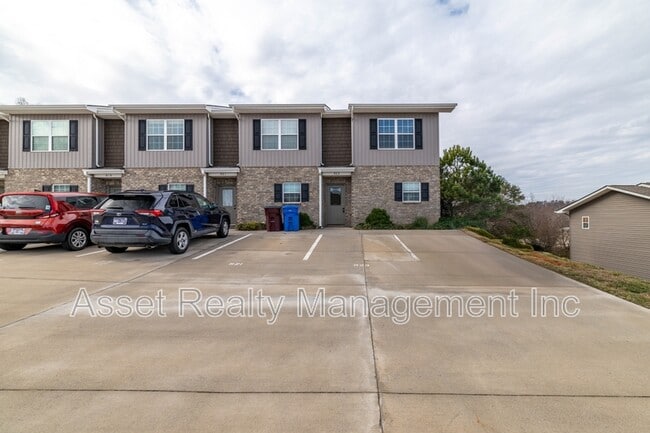 923 Warrior Hill Dr in Louisville, TN - Foto de edificio - Building Photo