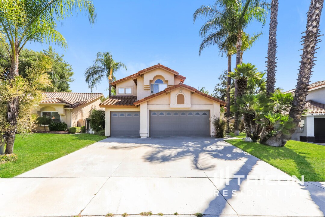 39270 Corte Pluma in Murrieta, CA - Building Photo