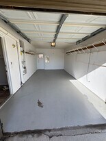 2196 W Oakland Ave in Hemet, CA - Building Photo