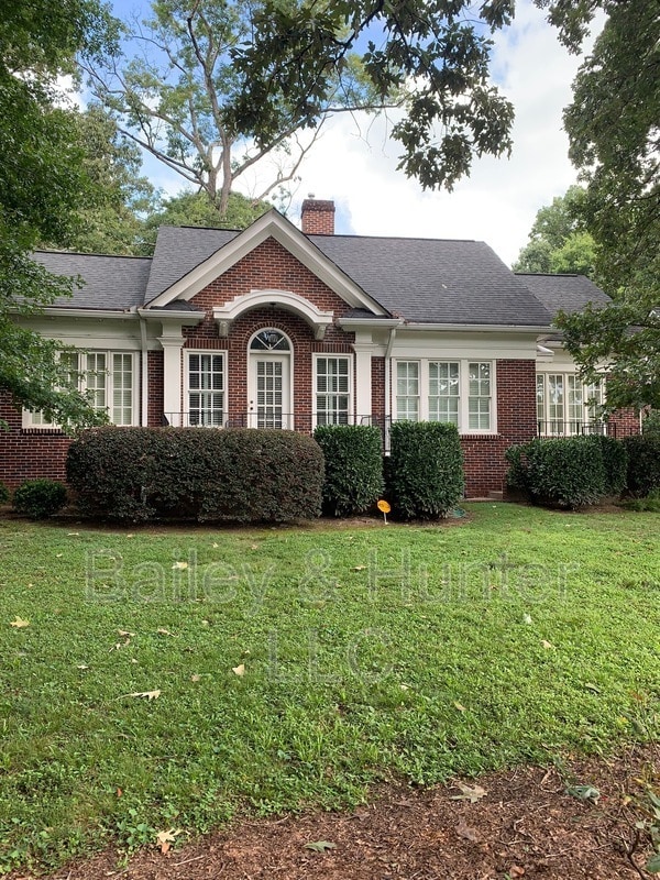 property at 535 Collier Rd NW