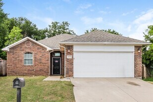 1824 Alanbrooke Dr in Fort Worth, TX - Building Photo