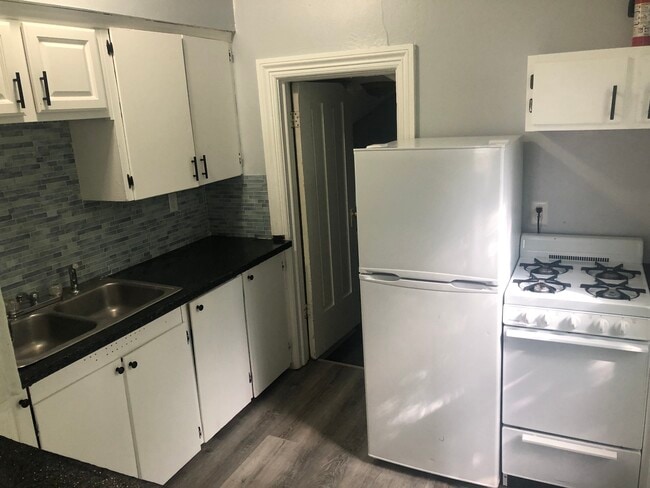 141 E Maple Ave, Unit 2