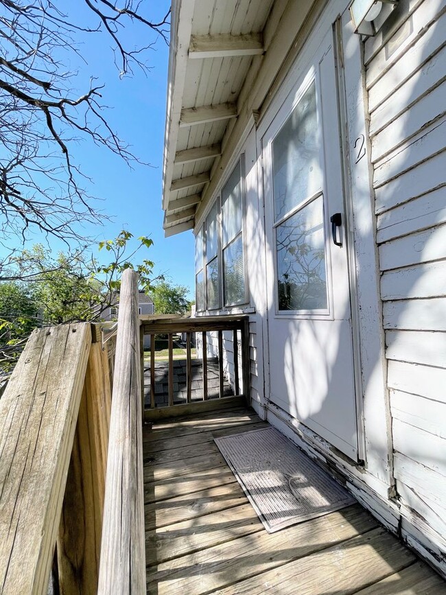 120 W 10th Ave in Hutchinson, KS - Foto de edificio - Building Photo