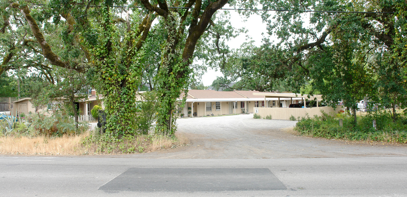 6491 Old Redwood Hwy in Windsor, CA - Building Photo