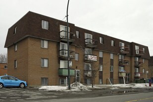109-113 Hector-Lanthier in St-Eustache, QC - Building Photo