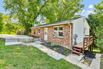 30 East E Street in Brunswick, MD - Foto de edificio - Building Photo